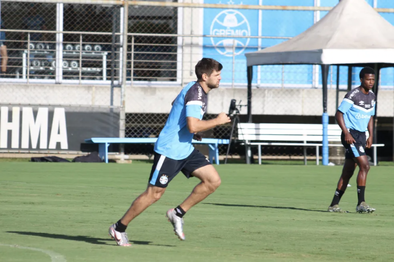 Reforços na final? Grêmio espera os retornos de Kannemann e Carballo para o jogo decisivo do Gauchão