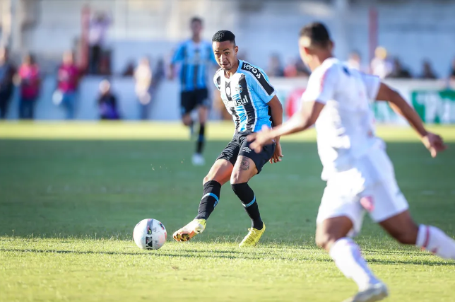 Kauan Kelvin, meia-atacante do Grêmio