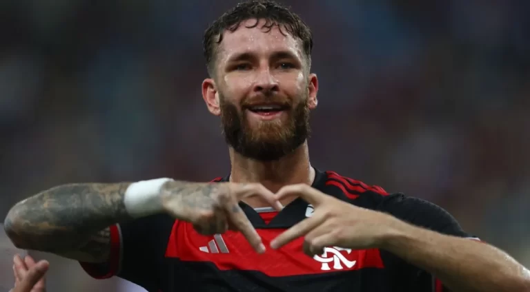 Léo Pereira "agradece" professor após marcar gol de falta: "Foi especialista" - Foto: Gilvan Souza / Flamengo