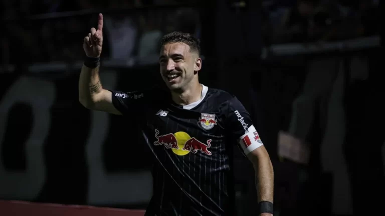 Léo Ortiz em ação com a camisa do Red Bull Bragantino - Foto: André Pera / Pera Photos