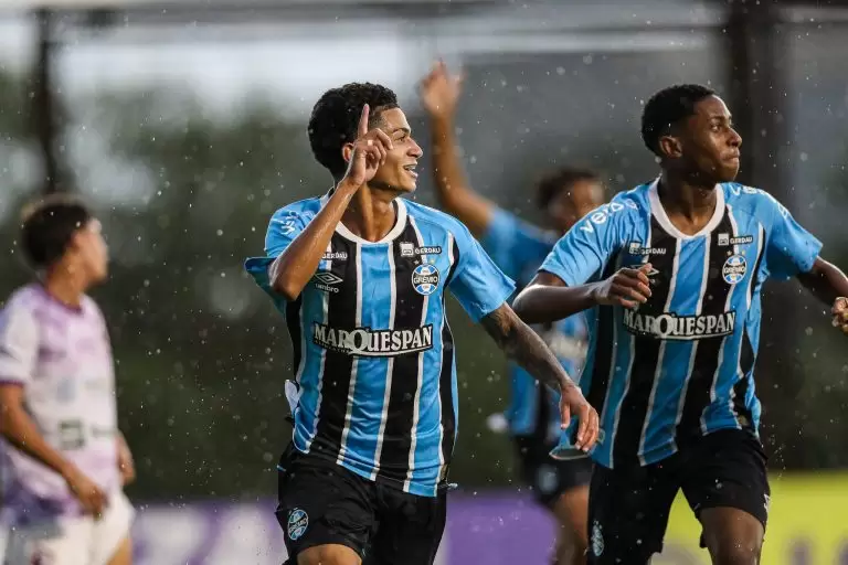 Grêmio comemorando gol na Copinha 2026