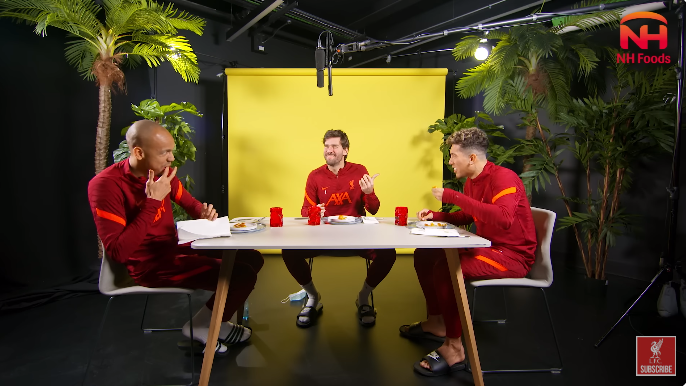 Alisson, Fabinho e Firmino, jogadores brasileiros do Liverpool