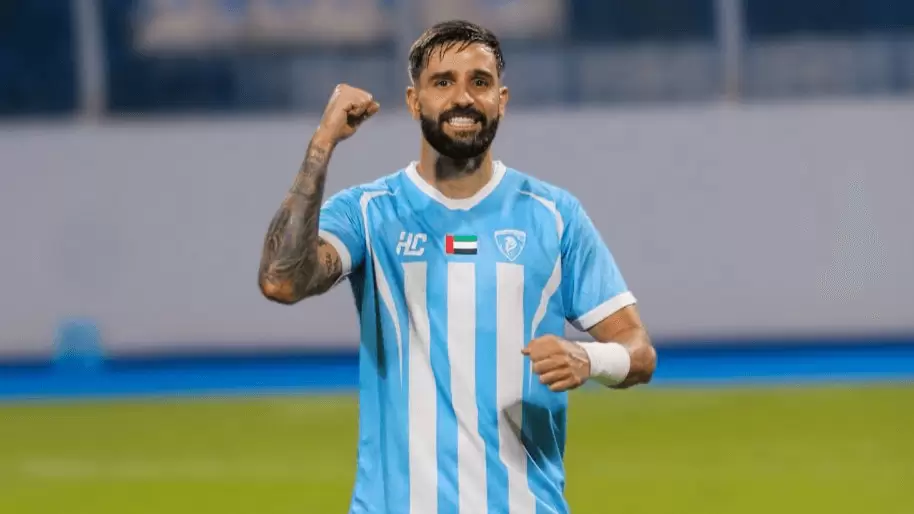 Lucas Galvão, zagueiro do Hatta Club, dos Emirados Árabes, é o pilar defensivo do time e soma 100% de minutos na temporada. Veja como o zagueiro br