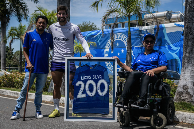 Homenagem do Cruzeiro ao volante Lucas Silva