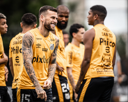 Lucas Lima, meia do Santos