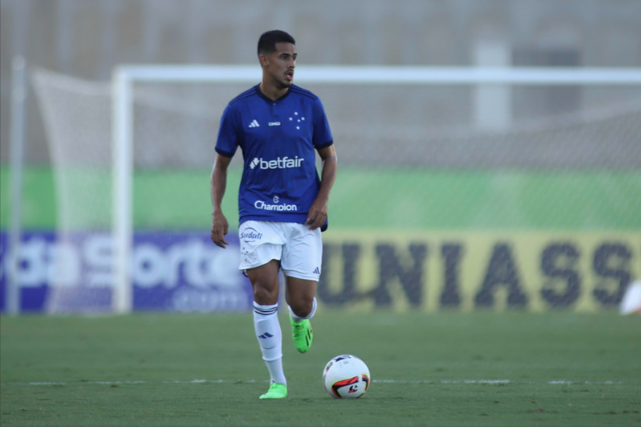 Lucas Oliveira, zagueiro do Cruzeiro