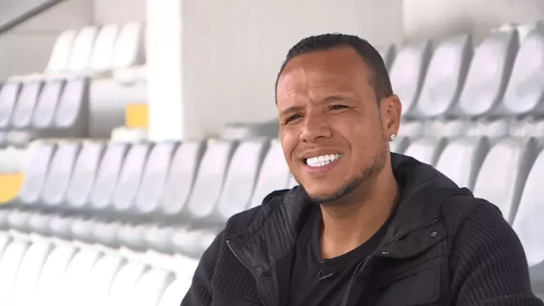 Luis Fabiano, durante entrevista para o Grupo Globo, no Moisés Lucarelli — Foto: Emanuel da Ros