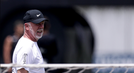 Mano Menezes em treino do Corinthians