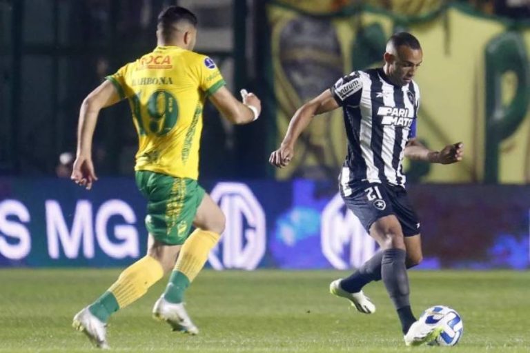 Marçal em ação pelo Botafogo