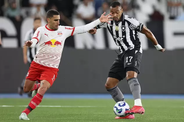 Marlon Freitas e Gabriel, volantes de Botafogo e Red Bull Bragantino