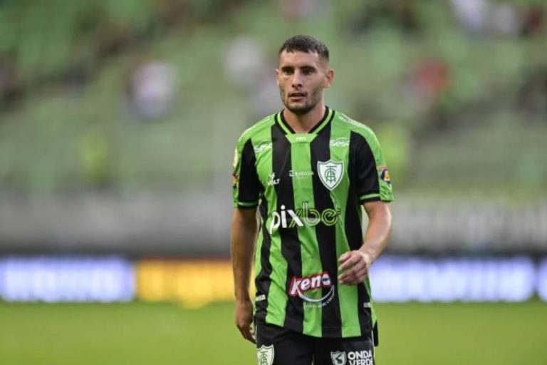 Emmanuel Martínez em jogo do América-MG