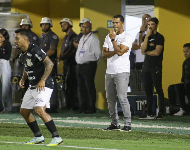 Matheus Bidu teve poucas oportunidades no Corinthians em 2023