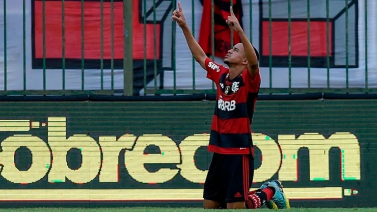 Matheus Gonçalves marcou pelo Flamengo contra o Botafogo