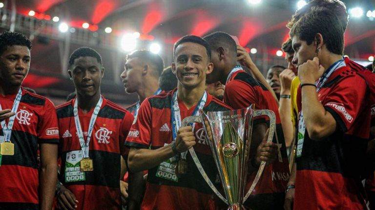 Matheus Gonçalves marcou contra o Botafogo pelo Flamengo