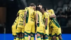Time do Mirassol durante jogo da Série A do Brasileirão 2025. Foto: Pedro Zacchi/Mirassol FC