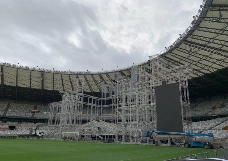 Estrutura do palco de Luan Santana no Mineirão