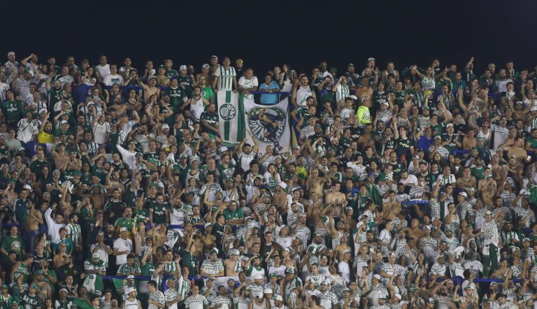 Torcida do Palmeiras em La Bombonera, estádio do Boca Juniors