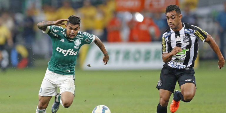 Palmeiras e Santos se enfrentando em 2015