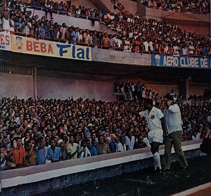 Pelé na inauguração do estádio que leva seu nome, Rei Pelé, em Alagoas. Foto: Reprodução/Instagram/Maceió Antiga Oficial