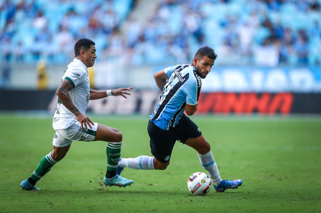 Pepê - volante - em Grêmio x Avenida