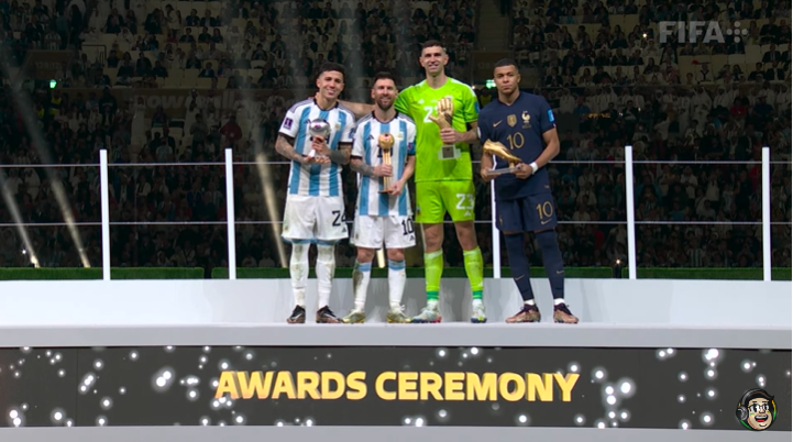 Messi, Martínez, Fernández e Mbappé em premiação da Copa 2022