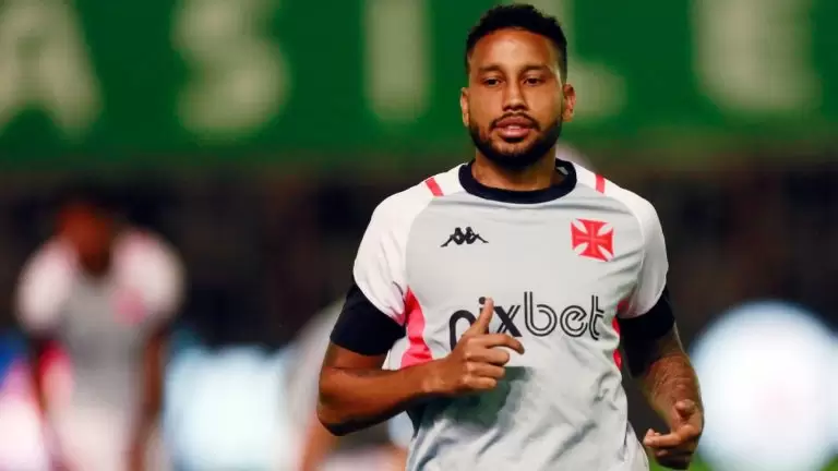 Jair lesiona o joelho novamente com a camisa do Vasco