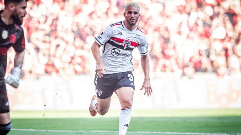 Jonathan Calleri durante Flamengo x São Paulo - Foto: Thiago Mendes / W9 PRESS