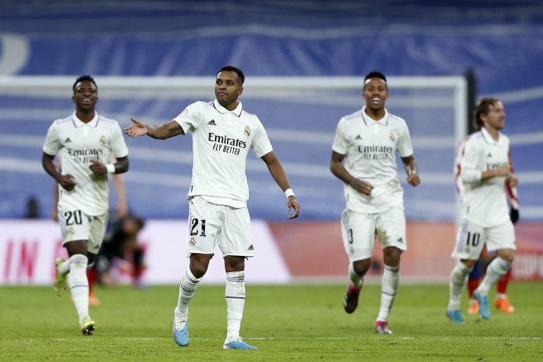 Rodrygo comemora gol marcado pelo Real Madrid.