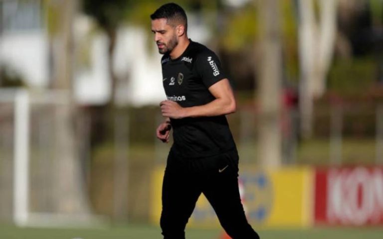 Renato Augusto em treino do Corinthians