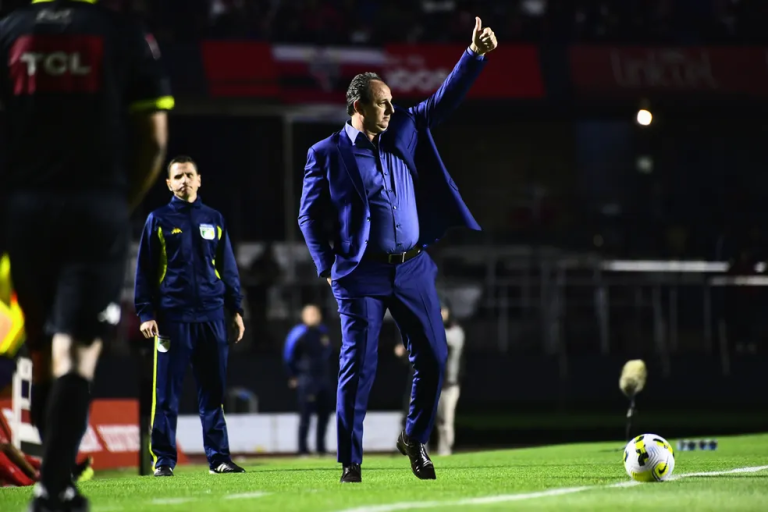 Rogério Ceni explica treta com Patrick e diz: “Jogador que não está pronto para sair, não pode fazer parte do grupo”