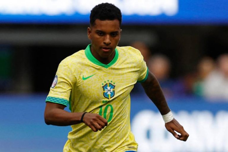 Rodrygo em ação pelo Brasil