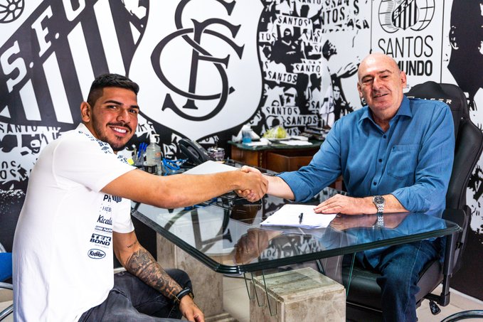 Santos confirma renovação de João Paulo