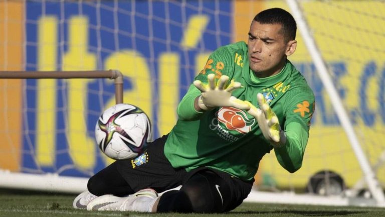 Goleiro Santos, do Flamengo, em treino pela seleção brasileira. Foto: Lucas Figueiredo/CBF