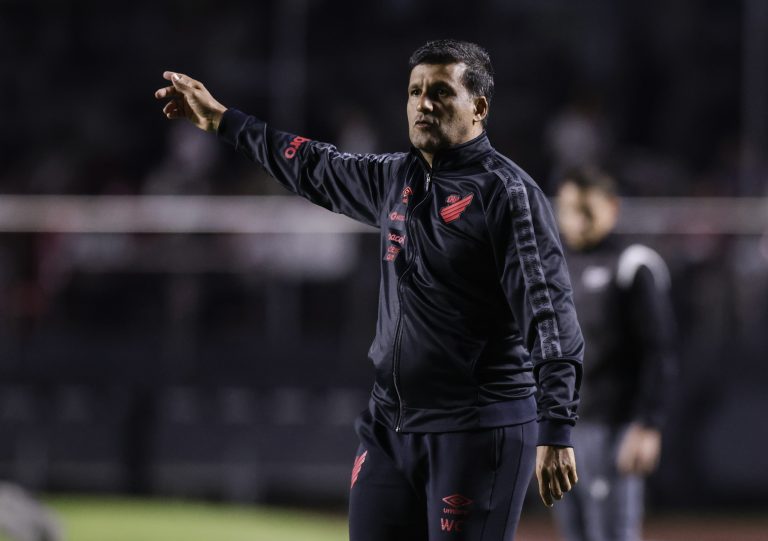 Wesley Carvalho, técnico do Athletico