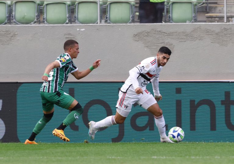 América-MG bateu o São Paulo