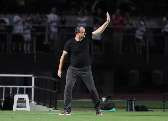 Após empate na estreia, técnico Rogério Ceni fala sobre as vaias da torcida no fim do jogo: “Natural, torcedor quer ver o time vencendo”