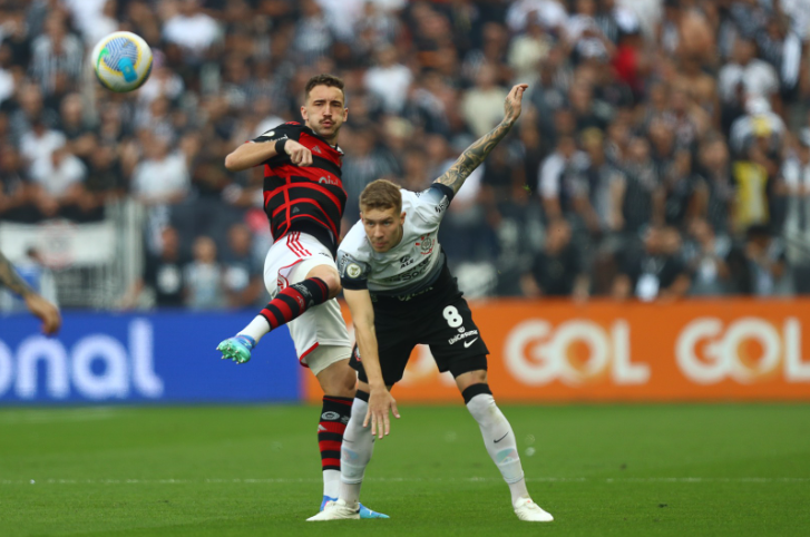 Charles e Léo Ortiz em Corinthians x Flamengo