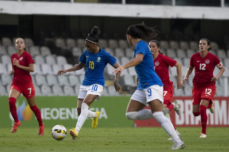 Seleção brasileira feminina enfrenta o Canadá