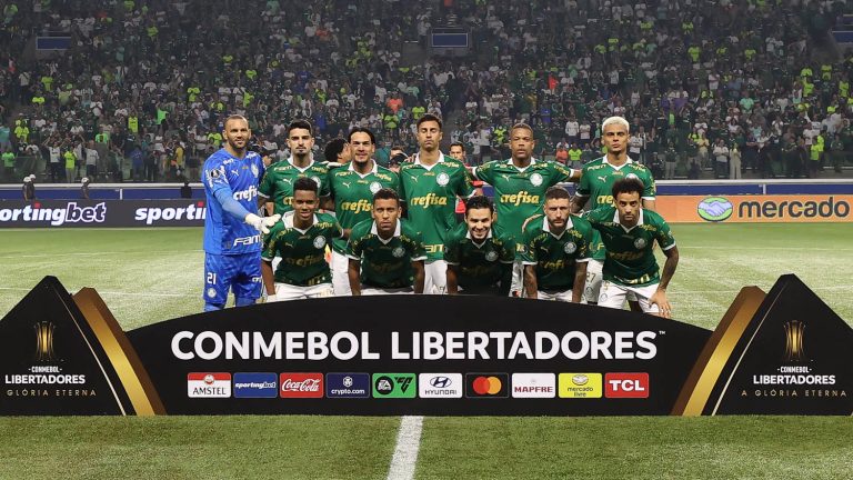 Time do Palmeiras perfilado na Copa Libertadores 2024