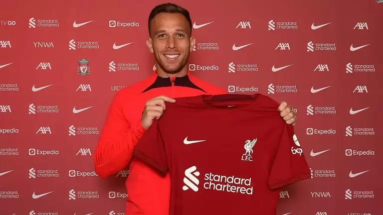 Arthur Melo está perto de acertar retorno ao Grêmio