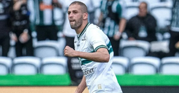 Slimani, centroavante do Coritiba. Foto: Reprodução/Coritiba FC