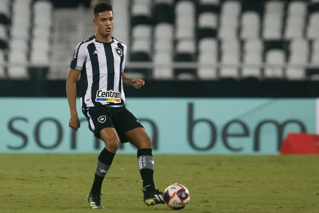 Sousa, zagueiro do Botafogo