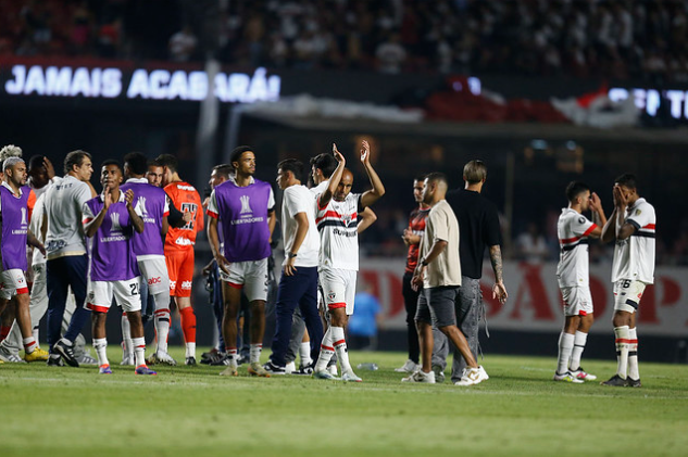 Jogadores do São Paulo após eliminação na Libertadores 2024