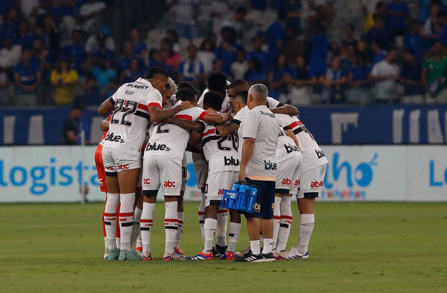 Jogadores do São Paulo reunidos no Mineirão