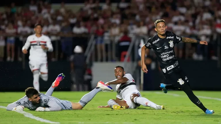 Corinthians vencendo o São Paulo no Morumbi