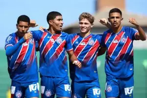 sub-17 do bahia comemorando gol