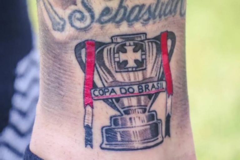 Calleri fez tatuagem da taça da Copa do Brasil