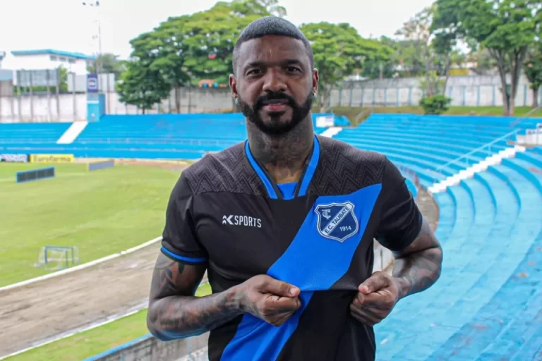 Felipe tem passagem pelo Taubaté, de São Paulo (Foto: Caíque Toledo / EC Taubaté)