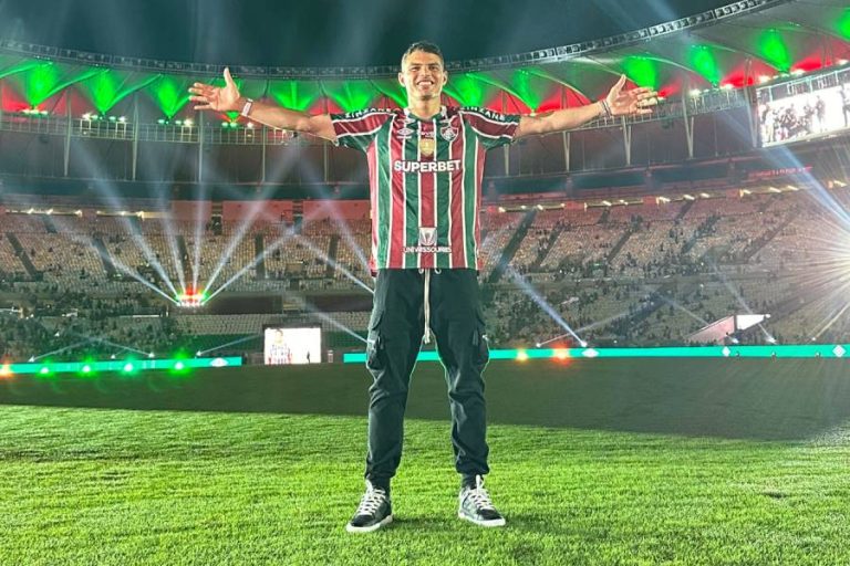 Thiago Silva em apresentação no Fluminense