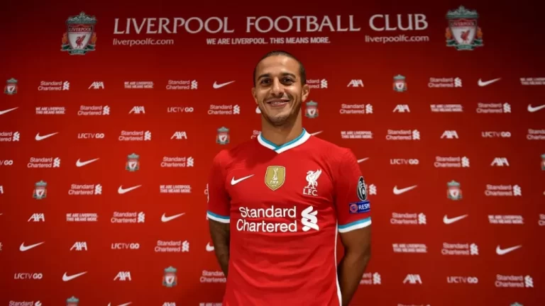 Alvo de Flamengo e Palmeiras, Thiago Alcântara toma decisão sobre permanência no Liverpool e agita os bastidores do futebol brasileiro (Foto: Liverpool)